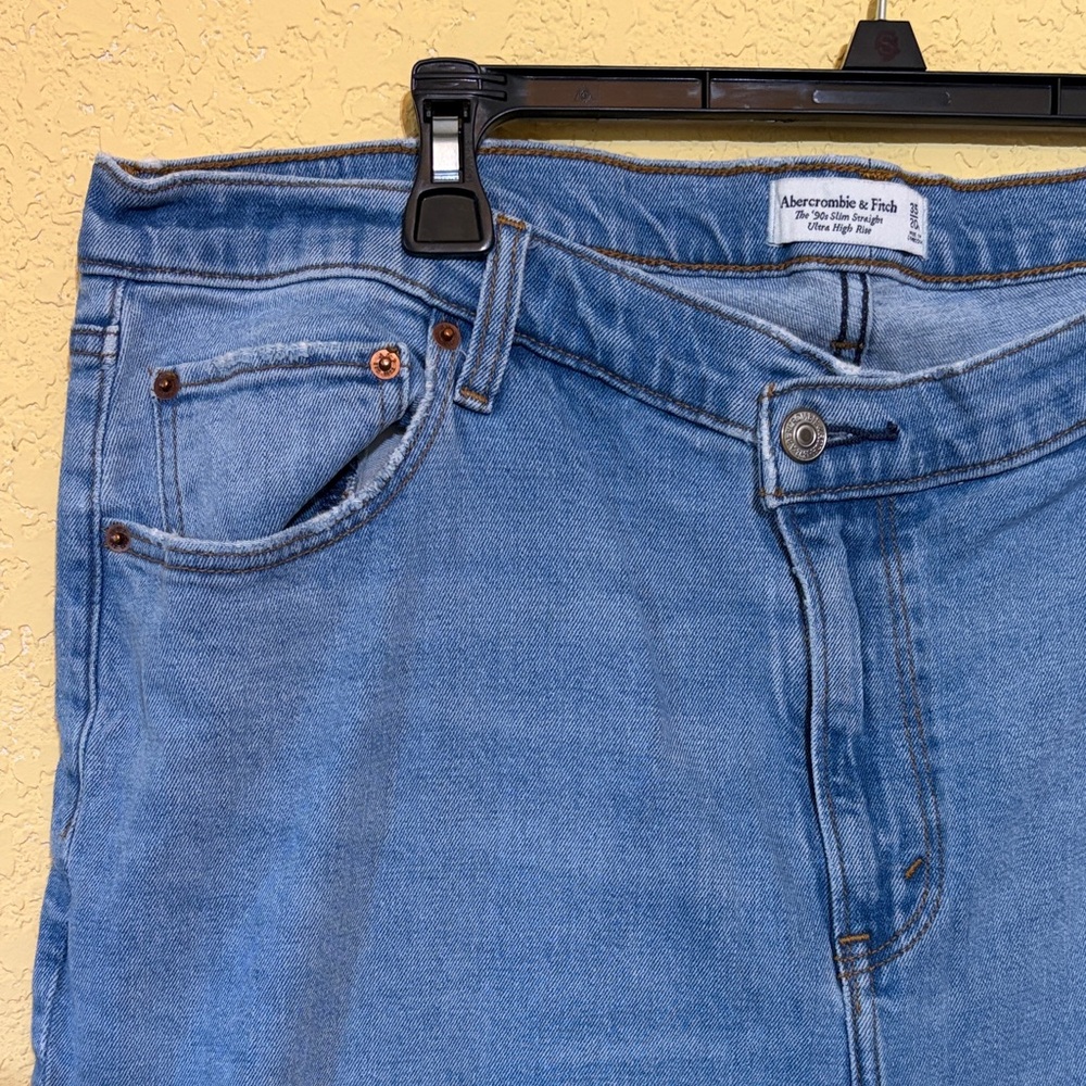 Abercrombie & Fitch Women’s Light Blue Straight Jeans